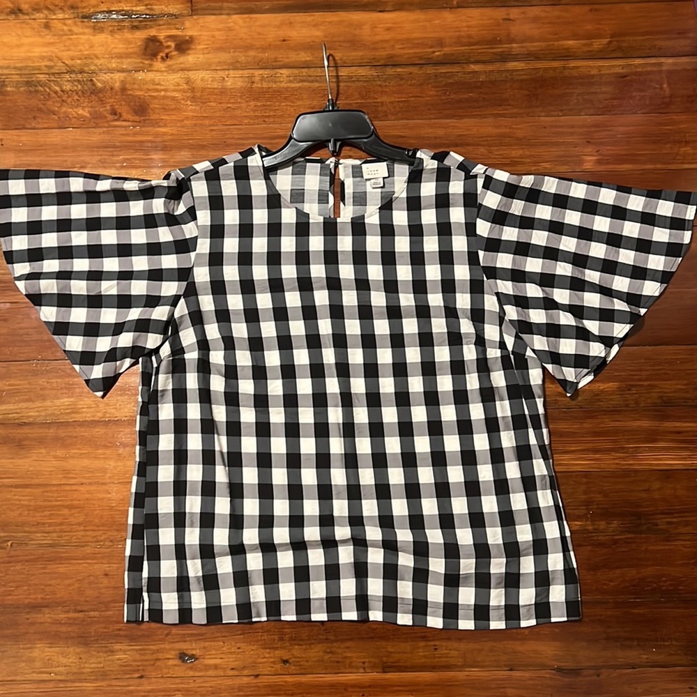 A New Day never worn black & white checkered blouse. Size XL.